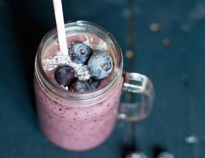 berry smoothie healthy blogger
